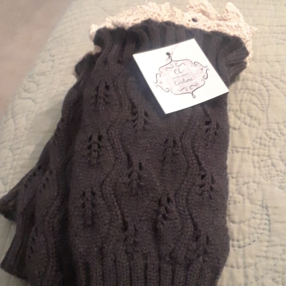 NWT dark gray fingerless knitted lacey gloves